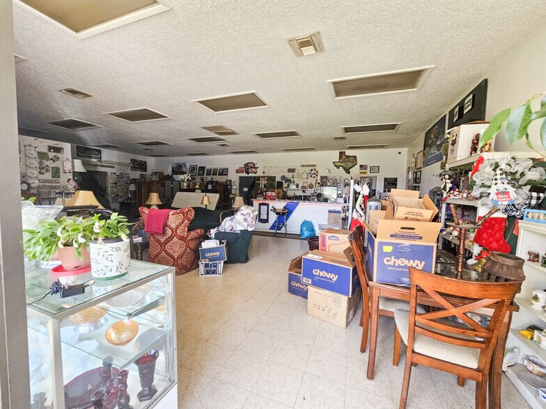 More Photos Of 1420 E Palestine Ave, Palestine Flex For Sale