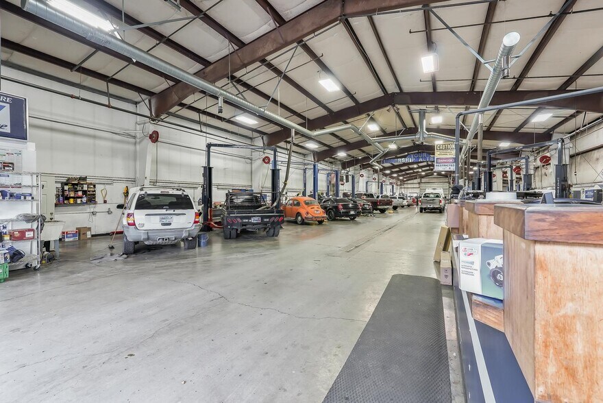 More Photos Of 555 N Pacific Hwy, Woodburn Auto Repair For Sale