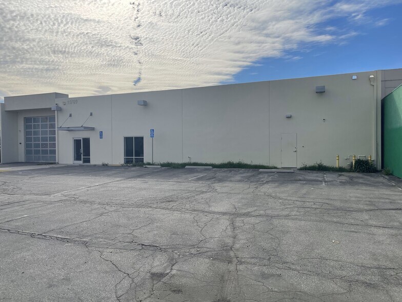 More Photos Of 11760 Slauson Ave, Santa Fe Springs Manufacturing For Lease