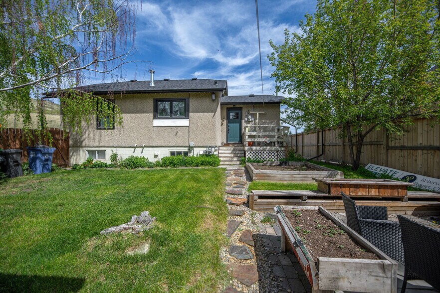 More Photos Of 313 Ross Av, Cochrane Medical For Sale