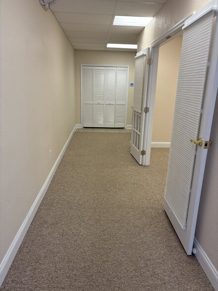 More Photos Of 493 Barger Dr, Port Charlotte Office For Sale