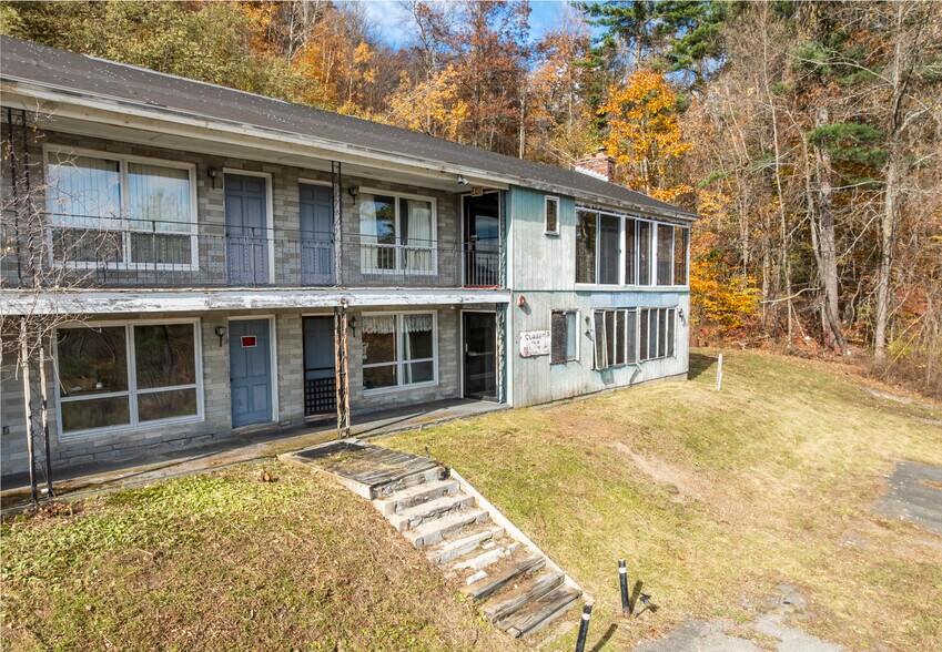 More Photos Of 165 Queechy Lake Dr, Canaan Hotel For Sale