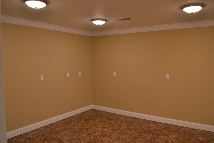 More Photos Of 29 Crestview Dr, Dunlap Loft Creative Space For Sale