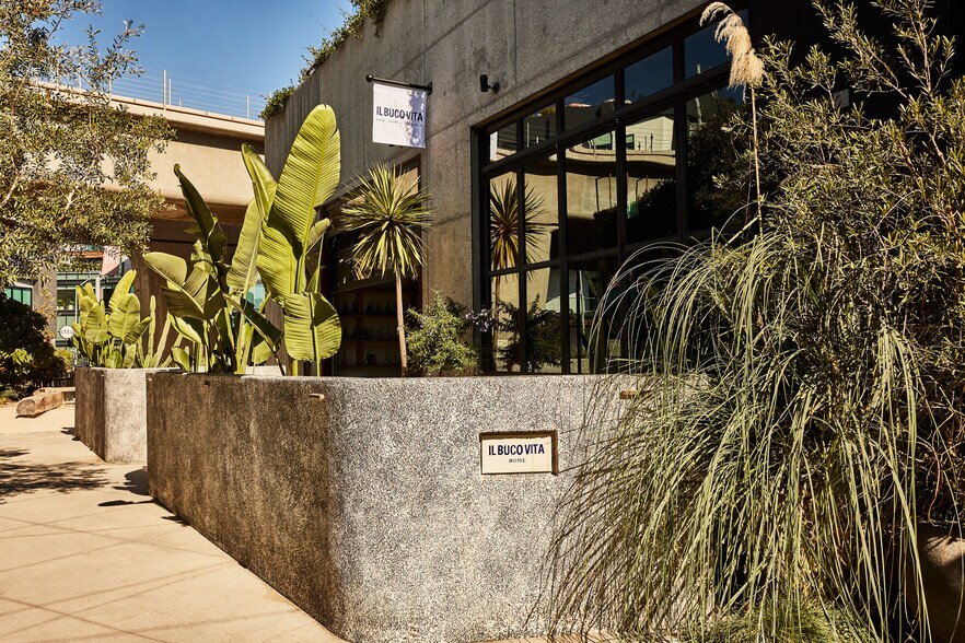 More Photos Of 8820 Washington Blvd, Culver City Freestanding For Lease