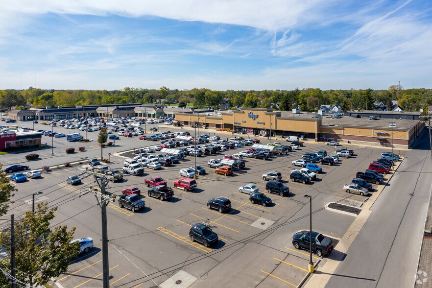 More Photos Of 850-1020 S Monroe St, Monroe Supermarket For Lease