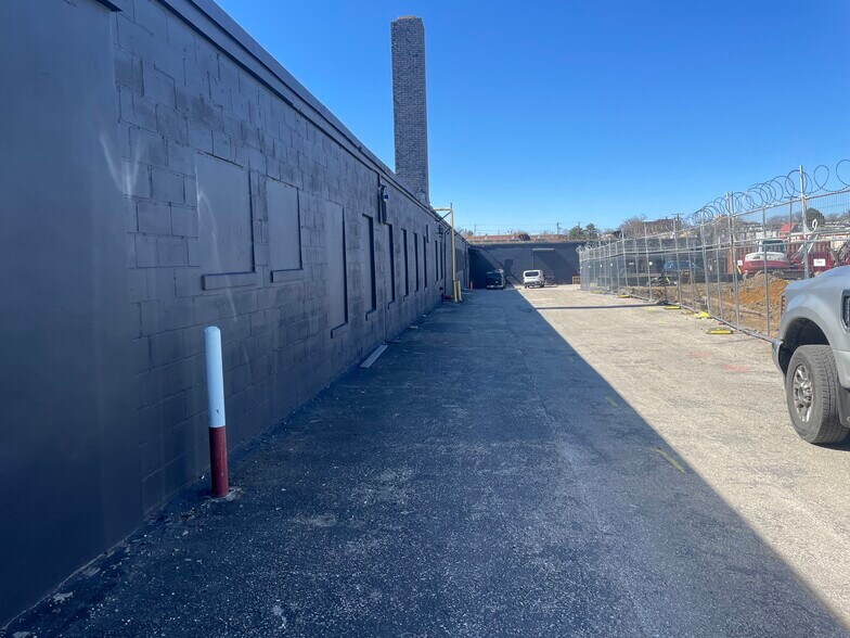 More Photos Of 330 N Warwick Ave, Baltimore Warehouse For Lease