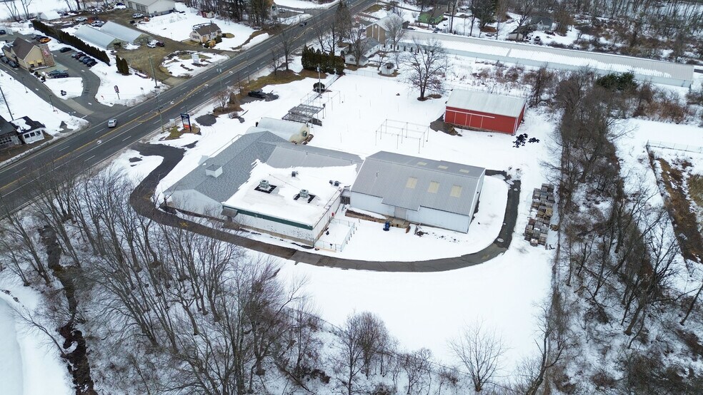 More Photos Of 147 Meriden Rd, Middlefield Garden Center For Lease