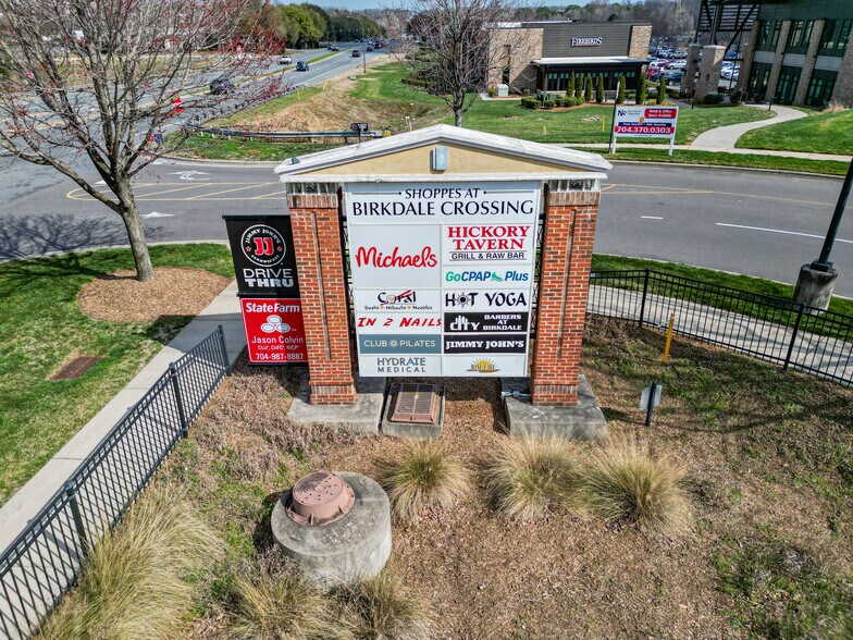 More Photos Of 9525 Birkdale Crossing Dr, Huntersville Office For Lease