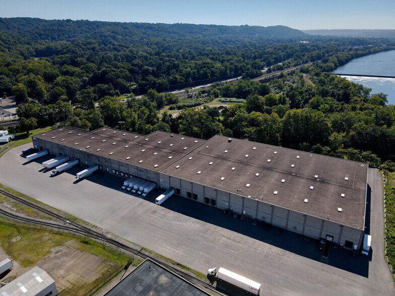 More Photos Of 866 Avenue A, Leetsdale Industrial For Lease