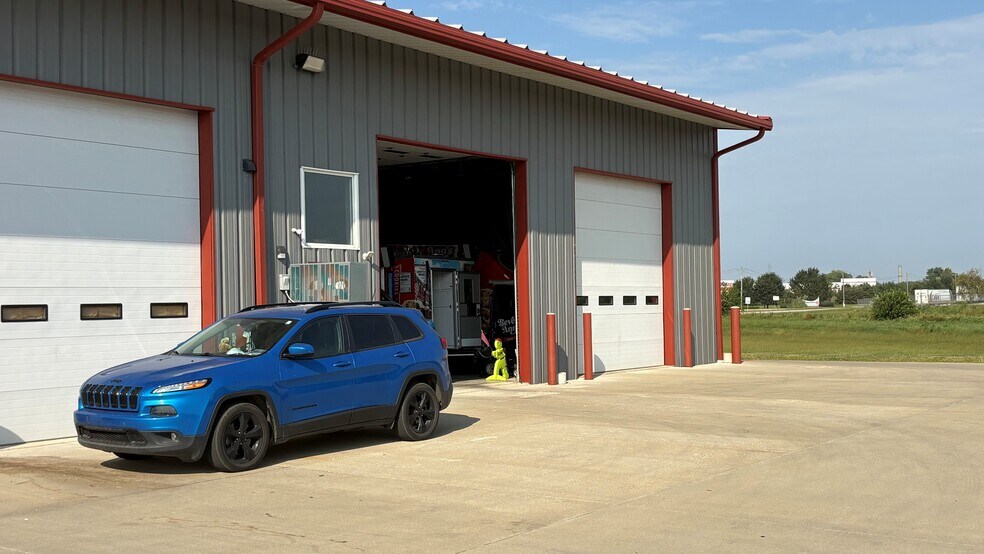 More Photos Of 4592 Dale Dr, Lafayette Industrial For Lease