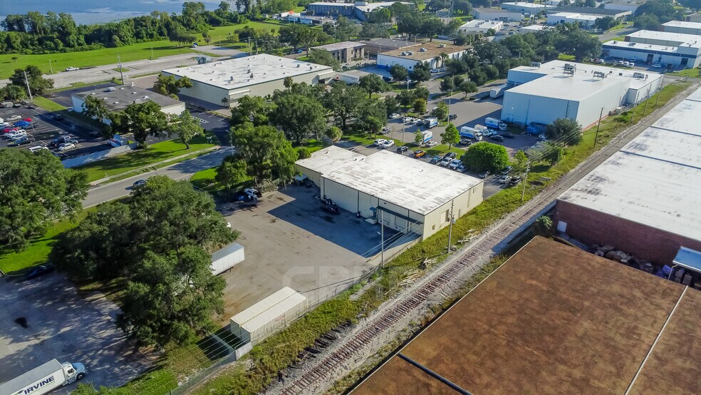 More Photos Of 2100 Premier Row, Orlando Warehouse For Lease