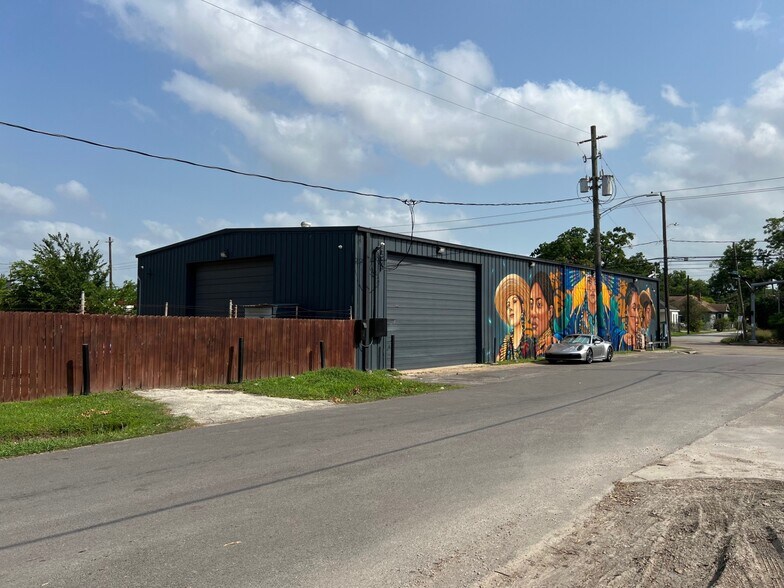 More Photos Of 5101 Canal St, Houston Flex For Lease
