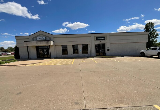 More Photos Of 1980 National Blvd, Galesburg Office For Sale