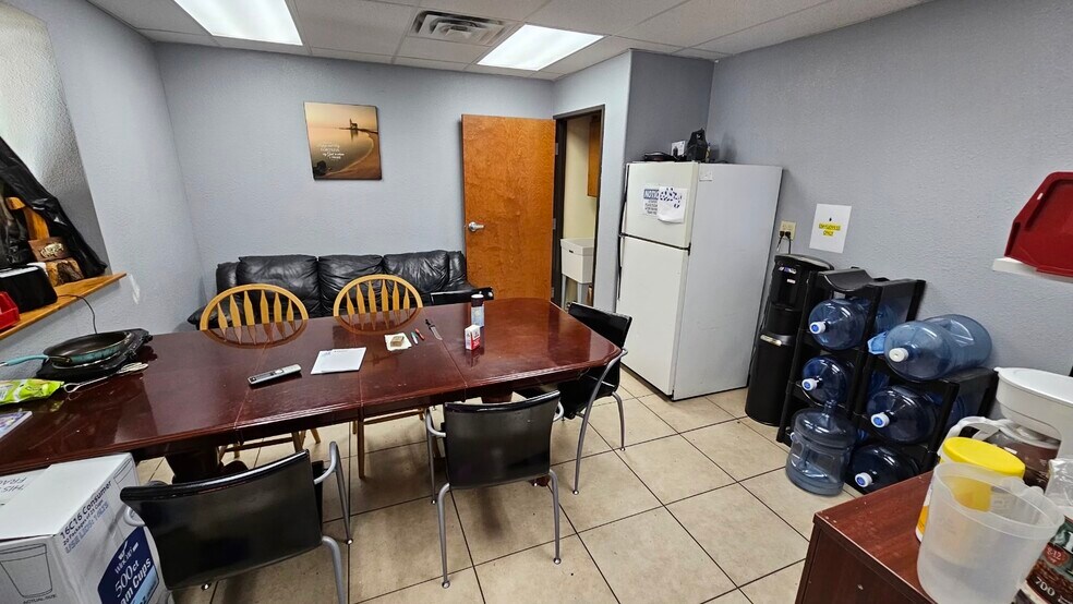 More Photos Of 724 W Hurst Blvd, Hurst Auto Repair For Sale