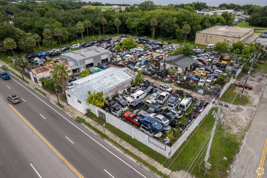 More Photos Of 810 W 1st St, Sanford Auto Salvage Facility For Sale