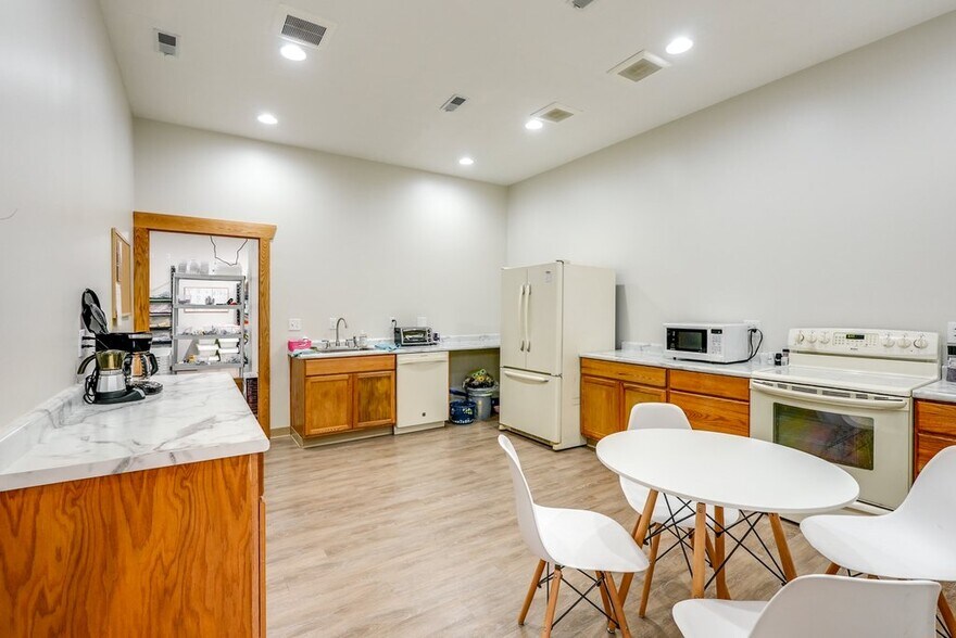 More Photos Of 2149 Wadsworth Rd, Norton Office For Sale