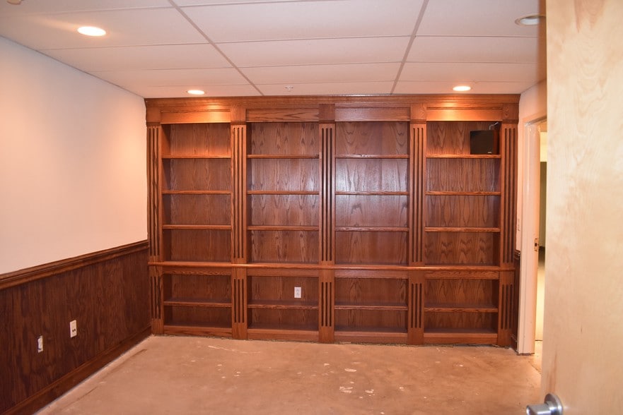 More Photos Of 422 Mill St, Bristol Office For Sale