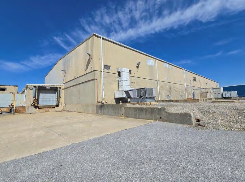 More Photos Of 701-703 Industrial Dr, Middletown Manufacturing For Lease