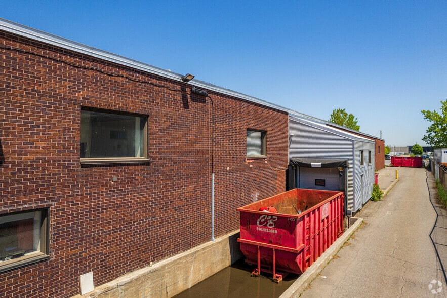 More Photos Of 235 Montee De Liesse, Saint-Laurent Manufacturing For Sale