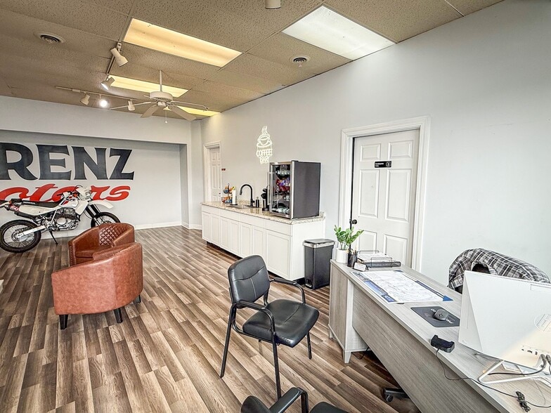 More Photos Of 195 New Castle Rd, Butler Storefront Retail Office For Sale