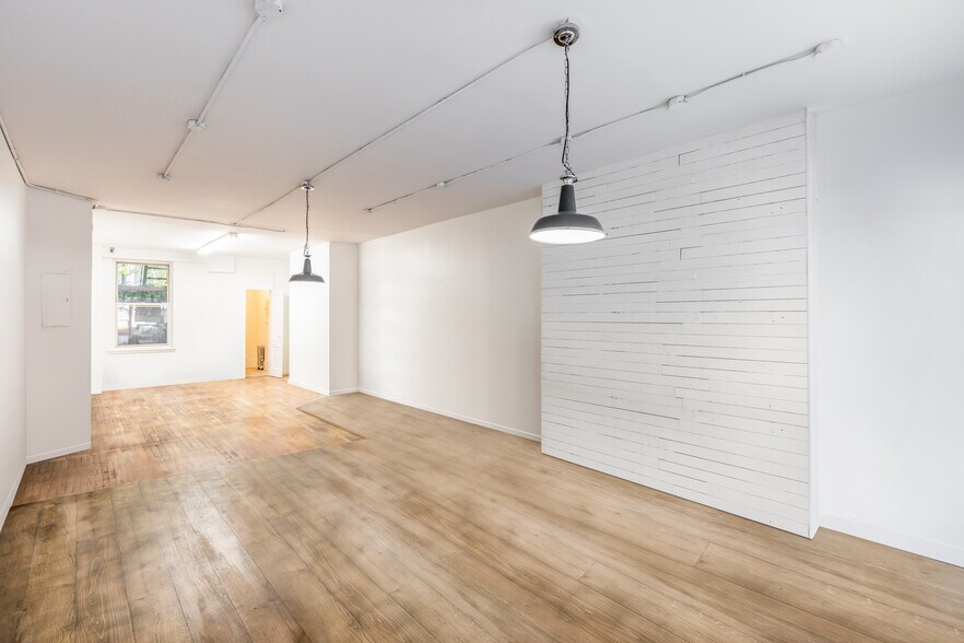 More Photos Of 46 Carmine St, New York Storefront Retail Residential For Sale
