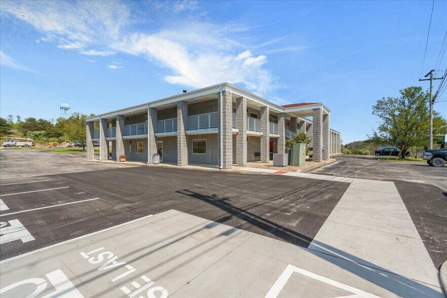 More Photos Of 182 Quillens Chapel Rd, Campton Hotel For Sale