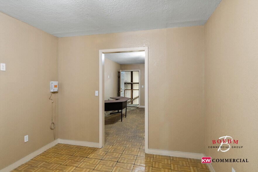 More Photos Of 100 Lupita Cir, Del Rio Distribution For Sale