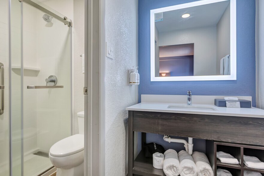 More Photos Of 7500 U.S. Highway 19 N, Pinellas Park Hotel For Sale