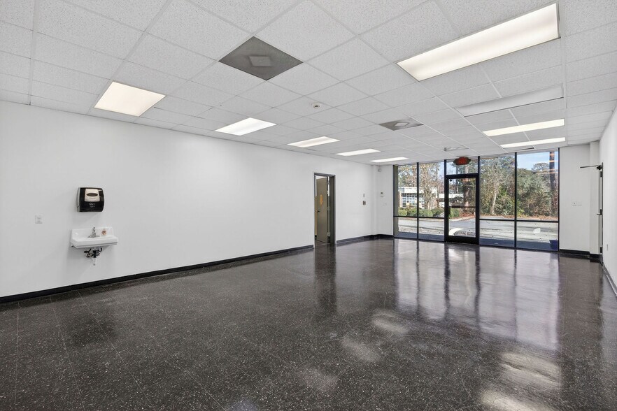 More Photos Of 3910 Princess Place Dr, Wilmington Daycare Center For Lease