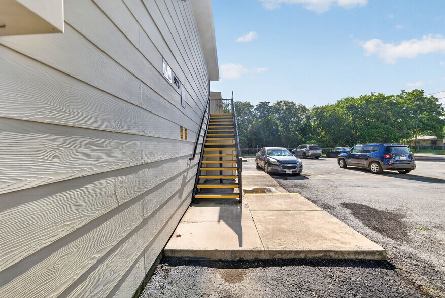 More Photos Of 926 Drury Ln, San Antonio Apartments For Sale