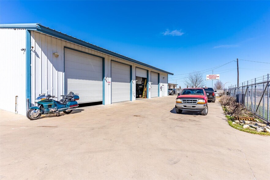 More Photos Of 3124 Reagan Dr, Fort Worth General Retail For Sale