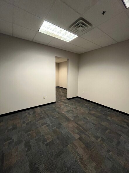More Photos Of 15825 S 46th St, Phoenix Office For Sale