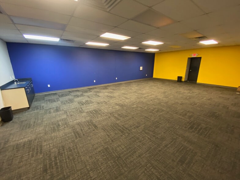 More Photos Of 1954 E Main St, Albemarle Showroom For Lease