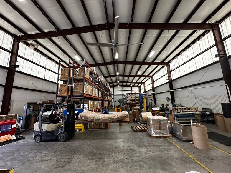 More Photos Of 15055 West Dr, Houston Warehouse For Lease