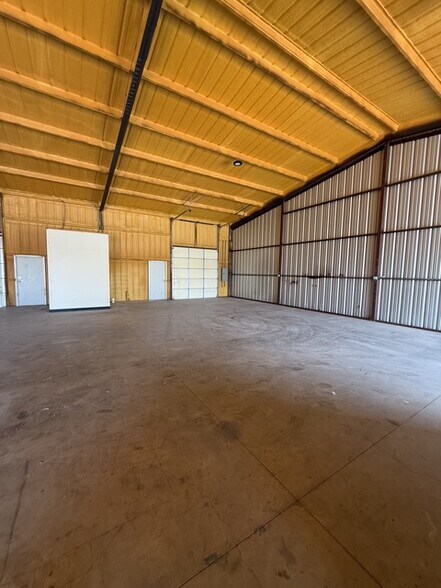 More Photos Of 5823 Acton Cir, Granbury Warehouse For Lease
