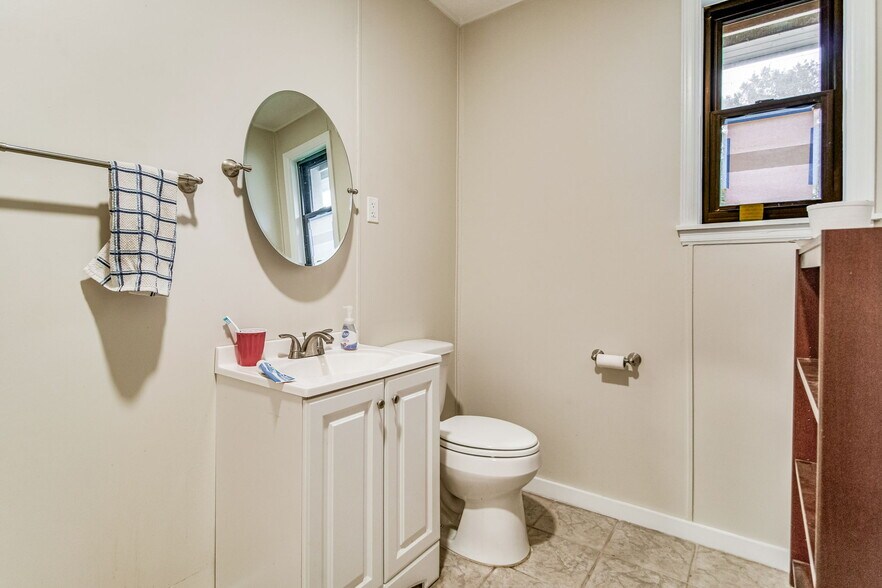 More Photos Of 725 S J St, Pensacola Office Residential For Sale