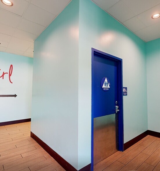 More Photos Of 1655-1671 E Colorado Blvd, Pasadena Fast Food For Lease