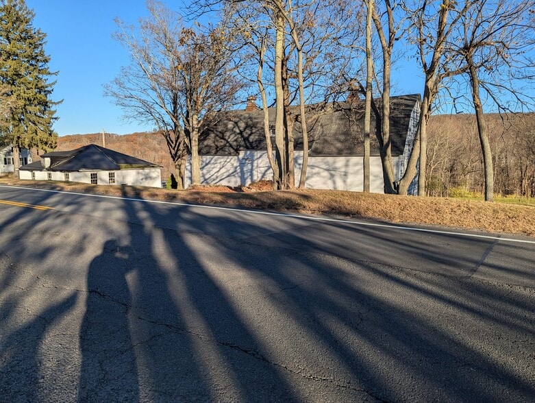 More Photos Of 81 Trigo Dr, Middletown Warehouse For Lease