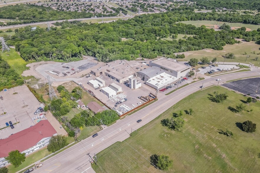 More Photos Of 500 Winscott Rd, Benbrook Manufacturing For Sale
