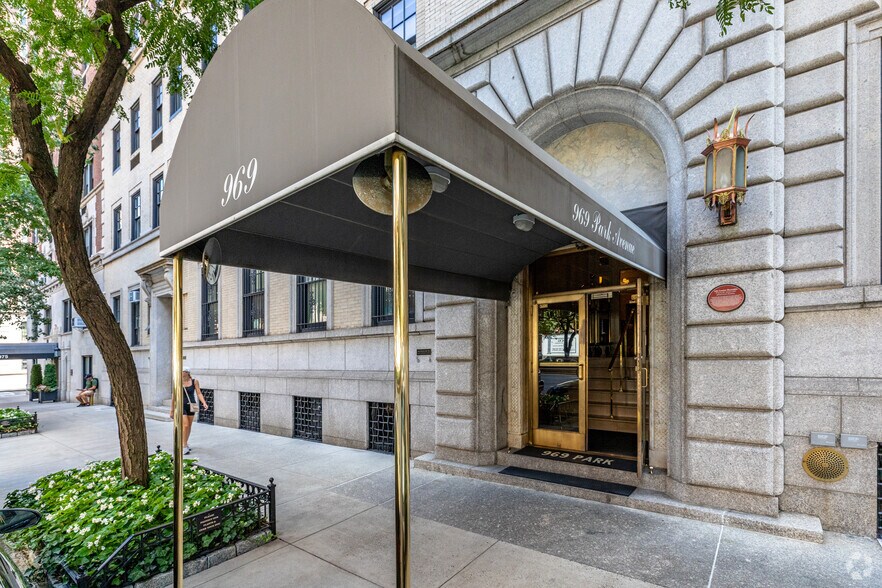 Primary Photo Of 969 Park Ave, New York Apartments For Sale
