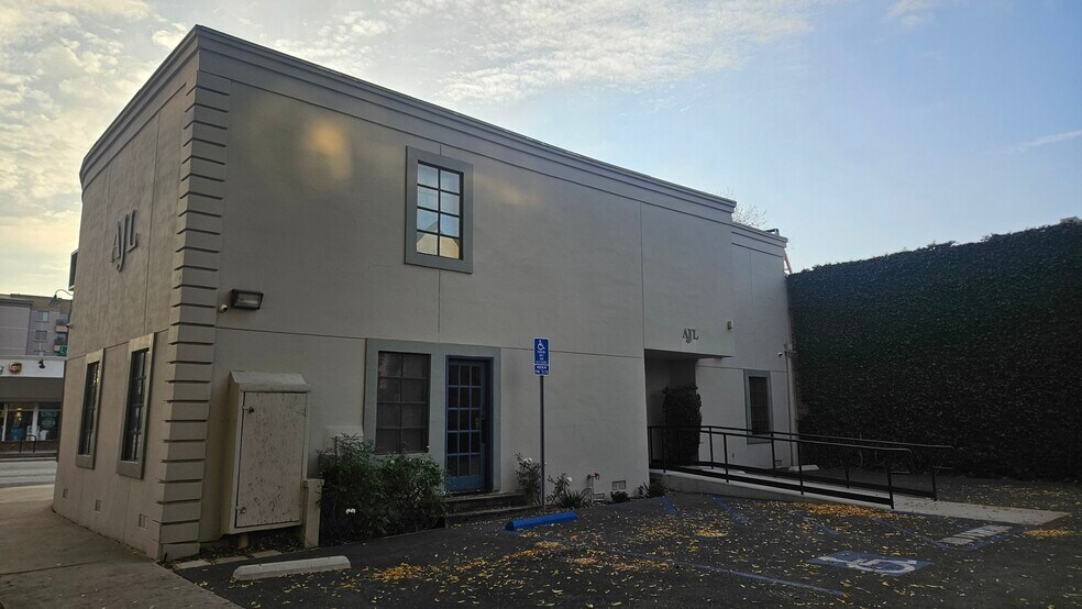 More Photos Of 253 N Lake Ave, Pasadena Office For Lease