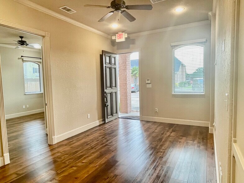 More Photos Of 1808 Snake River Rd, Katy Medical For Sale