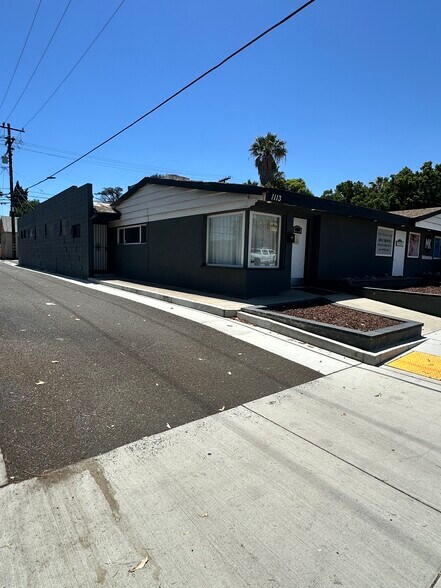 More Photos Of 1113 S Main St, Corona Medical For Lease