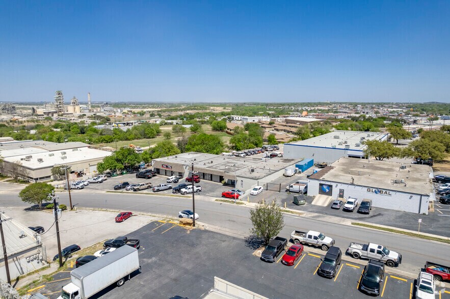 More Photos Of 10919-10927 Iota Dr, San Antonio Light Distribution For Lease