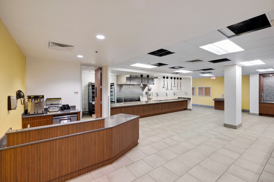 More Photos Of 805 48th Ave W, Williston Manufacturing For Lease