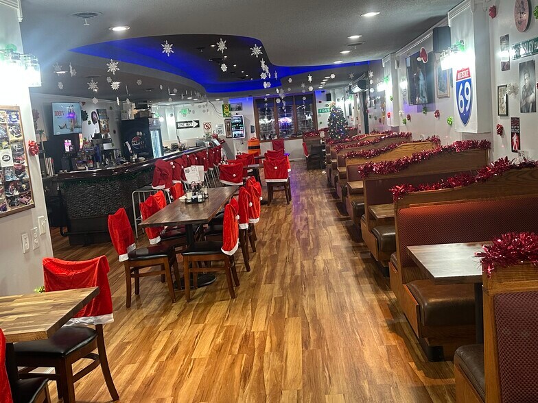 More Photos Of 3807 Fort St, Wyandotte Restaurant For Sale