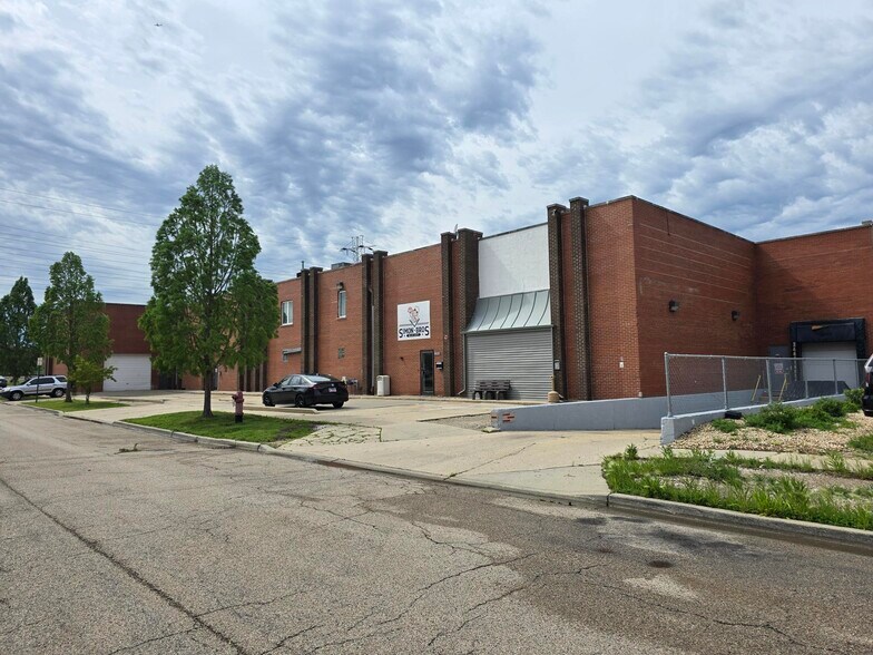 More Photos Of 4820 Washington St, Skokie Warehouse For Sale