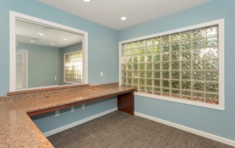 More Photos Of 760 Wellwood Ave, Lindenhurst Office For Sale