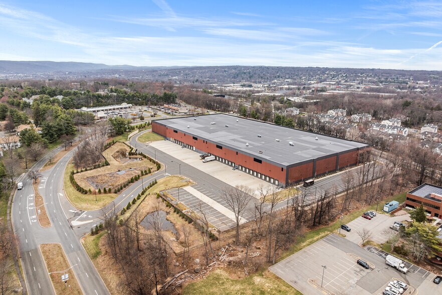 More Photos Of 1000 MacArthur Blvd, Mahwah Distribution For Lease