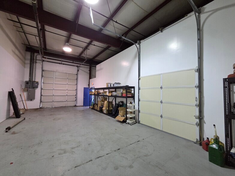 More Photos Of 4925 Indian School Rd NE, Salem Warehouse For Lease